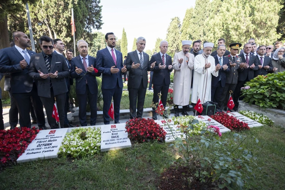 İstanbul'da 15 Temmuz Şehitleri Dualarla Anıldı
